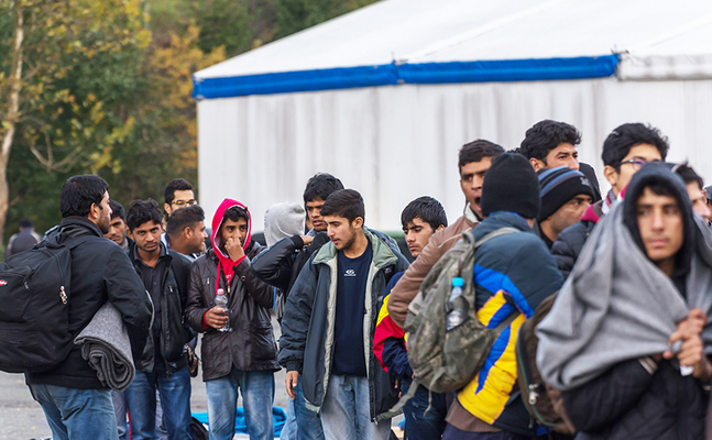 Im Vorjahr strömten neuerlich eine Millioen Illegale in die EU und stellten hier Asylanträge.
